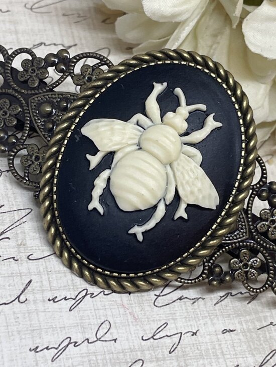 Black Cream Bee Humble Honey Christmas Gift New Cameo Pin Hair Clip Jewelry Comb - Picture 1 of 10